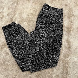 Lululemon leggings size 6